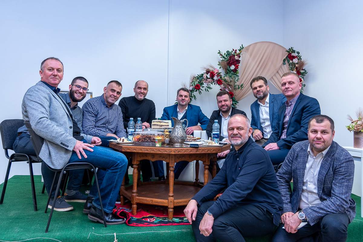 hfz_ammar_basic (1 von 1)-21.jpg - Hafiz Ba&scaron;ić na tribini u Kulturnom centru Bo&scaron;njaka u Gracu